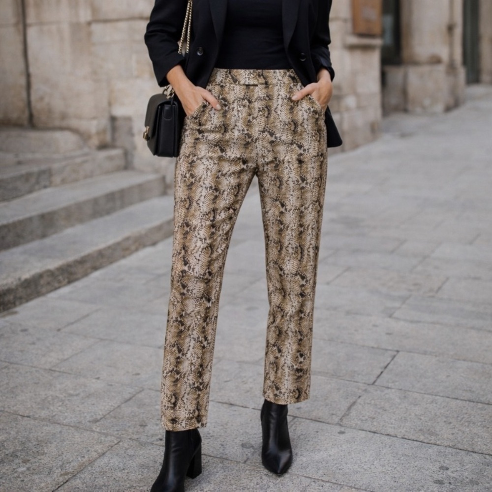 White House Black Market Brown Tan Animal Print Mobwife Slim Ankle Pants Size 6